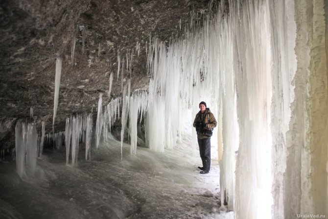 Автор статьи на у ледяного водопада Мельничного ручья