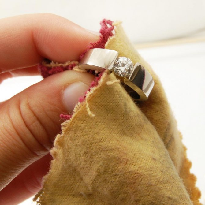 how to clean a gold ring