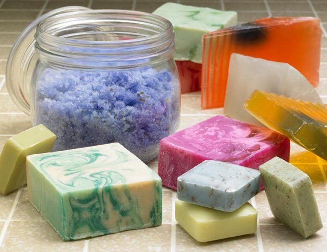 How to melt soap in a water bath, stove, or microwave at home