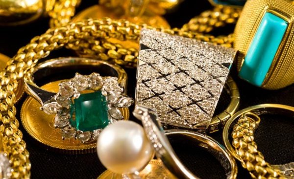 Cleaning and polishing gold jewelry at home is not that difficult