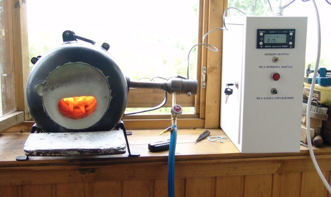 Melting copper in a homemade stove