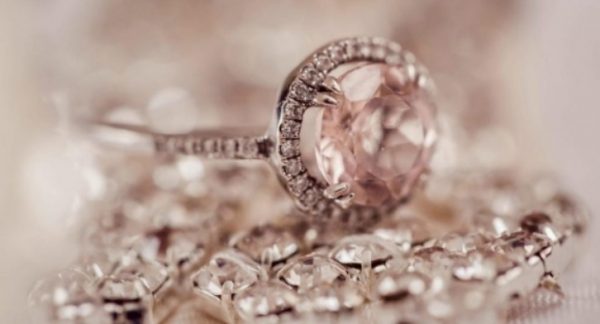 It&#39;s easy to clean gold and diamonds at home