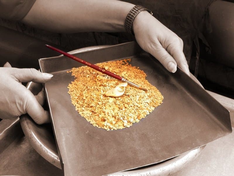 Manual method of washing gold