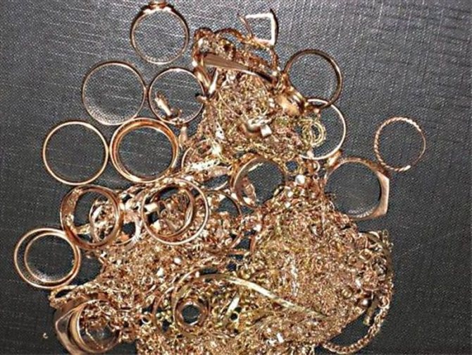 Raw materials for refining: jewelry or technological scrap